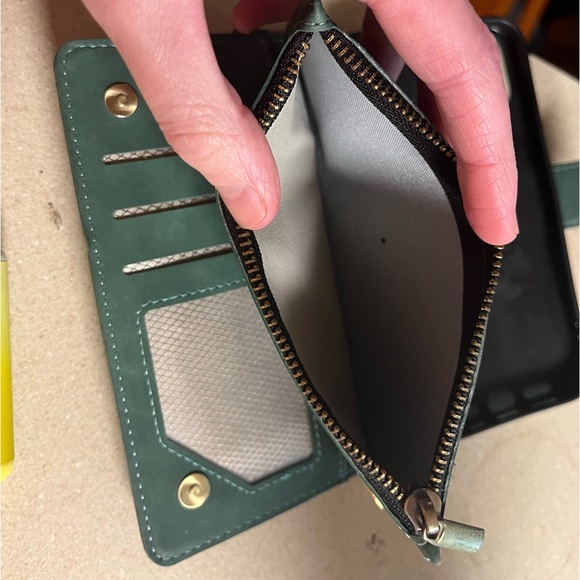 Phone case with wallet - Picture 2 of 6